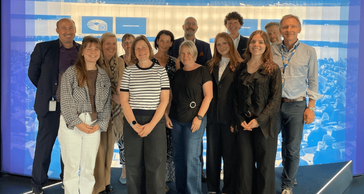Das EP-Team Berlin mit Generaldirektor für Kommunikation Christian Mangold
