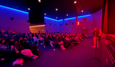 Filmtalk im Kinosaal zu - Surf on, Europe - in-Cuxhaven mit MdEP Wölken.
