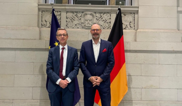 Links Claus Koggel Abteilungsleiter Parlamentsabteilung, rechts Christian Mangold, Direktor DG COMM