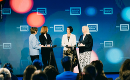 Judit Hercegfalvi auf dem Podium des WDR-Europaforums
